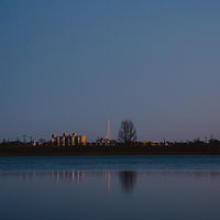 愛知県唯摩池から眺める夕暮れの街並みと夜景の写真
