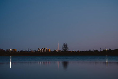 愛知県唯摩池から眺める夕暮れの街並みと夜景
