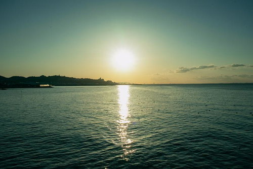 愛知県蒲郡市竹島からの朝焼けと太陽のレイライン