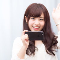 「皆さんカメラを見て下さーい！」集合写真を撮る様子の写真