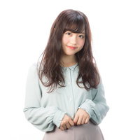 白ホリでサロンモデルのポートレート撮影、ヘアメイク・美容宣伝向けの写真