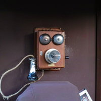 うだつの町並みに設置されている自動電話の写真