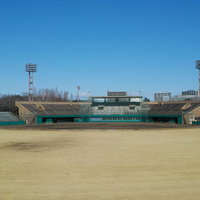 スタンド席がある野球場（冬・無人）の写真