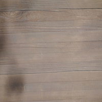 黒いシミと仕切り板のテクスチャー、自然な木目が並ぶ木材の写真