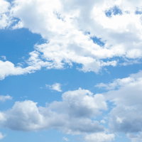 白い雲が多めに浮かぶ青空のの写真