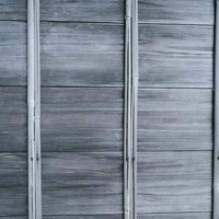 木材で組み立てられた壁の縦板テクスチャーの写真