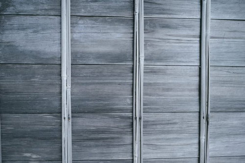 木材で組み立てられた壁の縦板テクスチャー