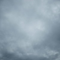どんより曇った空のテクスチャーと雲の層状の質感の写真