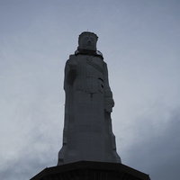 所有者不在のまま放置された巨大な仏像「世界平和大観音像」の写真