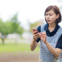 エプロン姿で思わず飛び出てしまった介護士の写真