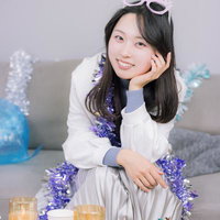ハピバ女子のパーティーコーディネート|誕生日祝いの写真