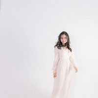 試行錯誤しながら論文を書く研究員の写真