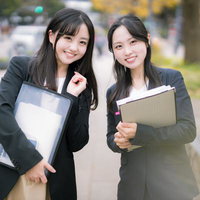 OL風の女子に笑顔で話しかけられたと思ったらアンケートの協力だったの写真