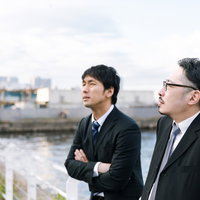 なかなか契約が取れず港でサボるワースト営業マンの写真