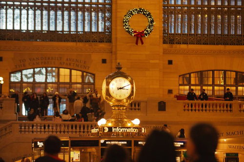 グランドセントラル駅のクリスマス装飾と黄金の時計
