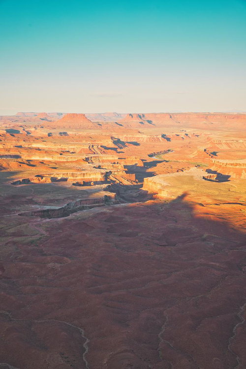 キャニオンランズ国立公園のグリーンリバー上空から見た大地