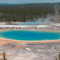 イエローストーン国立公園のグランド・プリズマティック・スプリングの写真