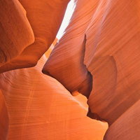 自然が作り出すアンテロープキャニオンの岩壁彫刻の写真