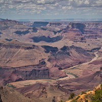 雄大な地層が重なるグランドキャニオンの峡谷絶景の写真