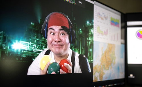 「レアっぽい球を見つけたッス」と報告する下っ端