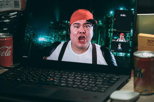 その肩の何？って聞いただけなのにめっちゃキレてきて草