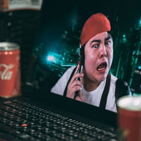 音声が繋がらずスマホから電話してしまうIT弱者の写真