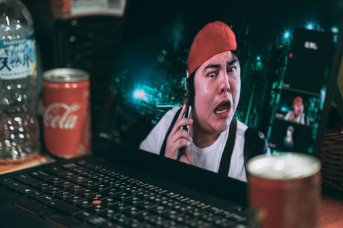 音声が繋がらずスマホから電話してしまうIT弱者