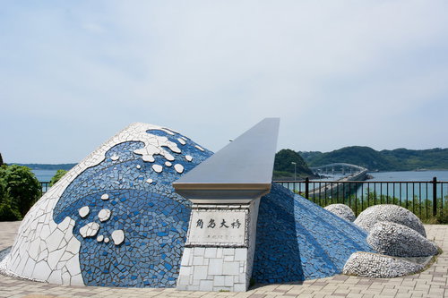 角島大橋と書かれたモニュメント