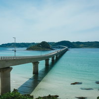 公園駐車場から見る角島大橋の写真