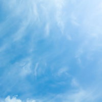 薄雲がかる晴天の写真