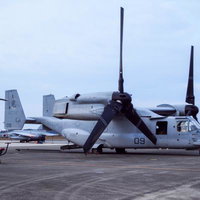 2013年の新田原基地航空祭で地上展示されていたアメリカ海兵隊所属のオスプレイの写真