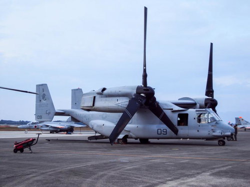 2013年の新田原基地航空祭で地上展示されていたアメリカ海兵隊所属のオスプレイ