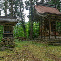 白山神社境内の貴船神社と今宮神社の写真
