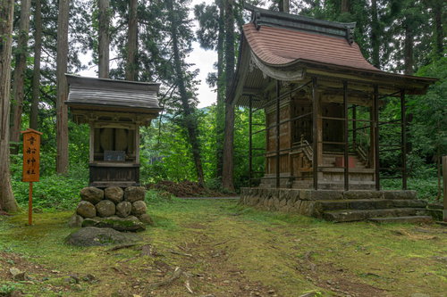 白山神社境内の貴船神社と今宮神社
