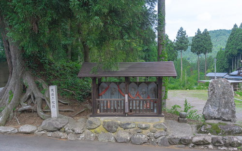 参道近くに並ぶお地蔵様