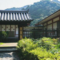 信仰の中心 長谷寺の境内と宗宝蔵の間での写真