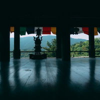 長谷寺本堂の正堂前から礼堂越しに見た風景の写真