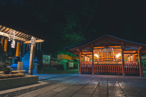 夜の伏見稲荷大社奥社