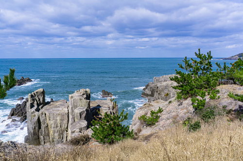 荒磯遊歩道から見る三段岩