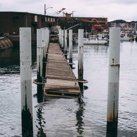 壊れてしまった桟橋の写真