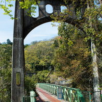 土のうが並ぶ小和沢橋の袂（岐阜県）の写真