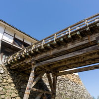 天秤櫓へと続く廊下橋を下から見るの写真