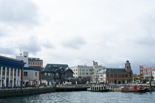 旧大阪商船、旧門司三井倶楽部、旧JR九州本社ビルなどを眺める