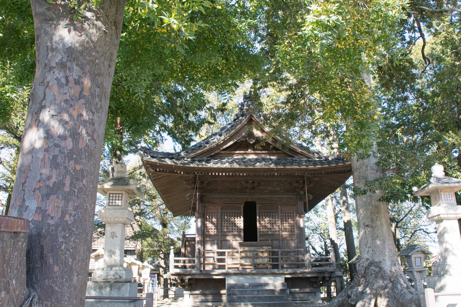Chinjusha building at Toyokawa Inari grounds