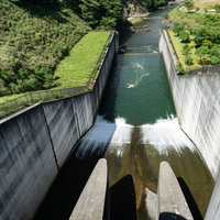 ダムの上からの野洲川下流の眺め（滋賀県甲賀市）の写真