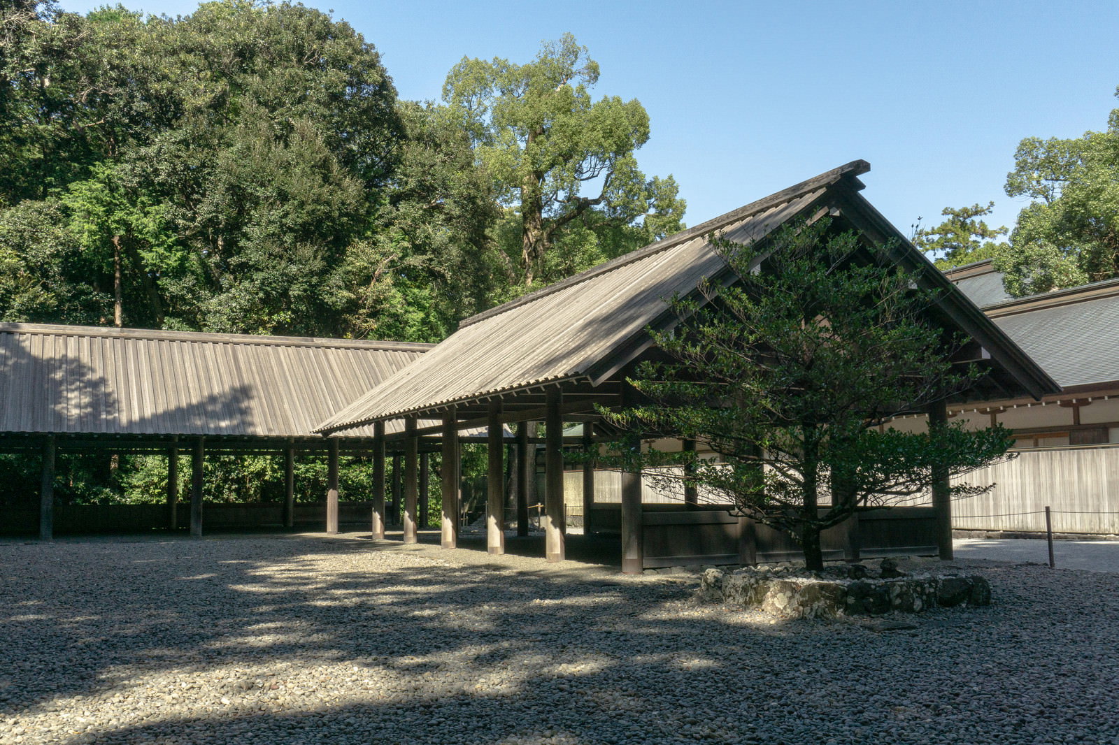 豊受大神社境内に祀られた四至神と木造社殿