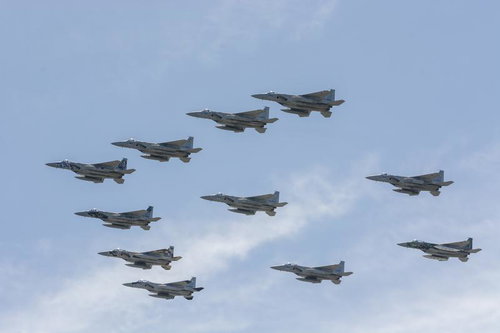 小松基地航空祭2025予行で現れた11機のF15による見事な大編隊