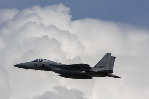 夏雲を背景にABを使用して離陸していく小松基地のF15