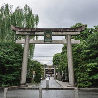 堀川通に面した清明神社の一の鳥居の写真