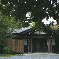 趣のある皇大神宮（伊勢神宮・内宮）の警衛部建物の写真